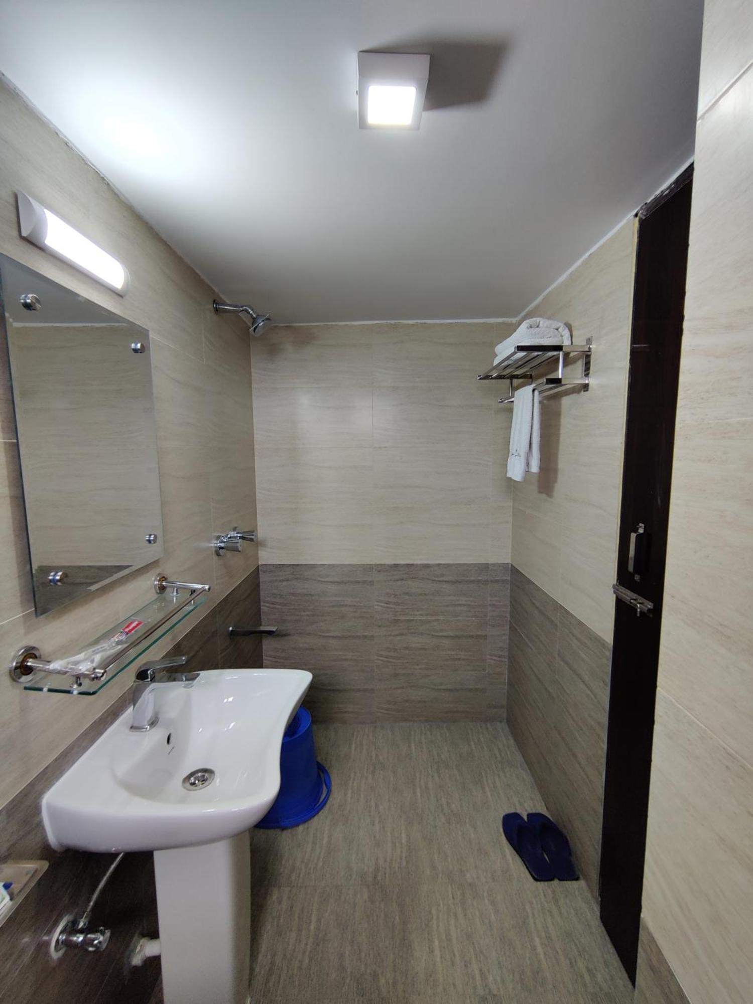 Hotel Sea Moon Koks Badźar Zewnętrze zdjęcie